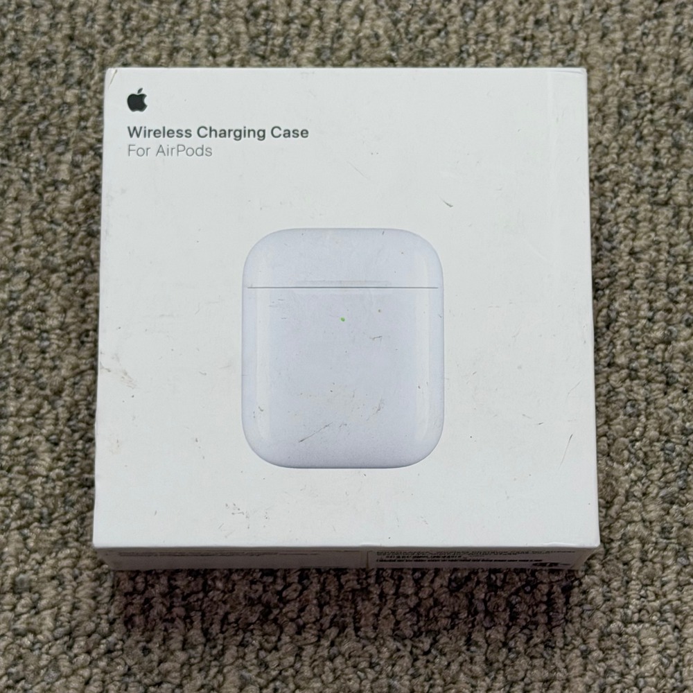 Apple AirPods Wireless‎ Charging Case Model A1938 Gen 2 OEM Genuine White